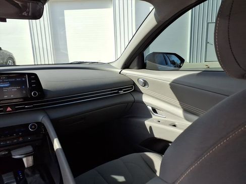 Used 2021 Hyundai Elantra SEL w/ Convenience + Premium Package image 27
