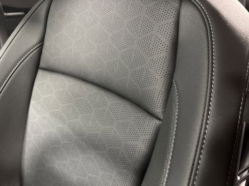 Certified 2025 Kia Seltos SX w/ SX Sunroof Package image 16