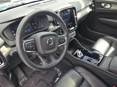 Certified 2023 Volvo XC40 B5 Plus w/ Protection Package Premier image 21