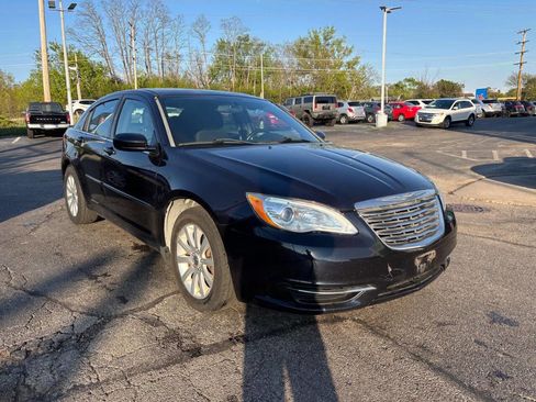 Used 2012 Chrysler 200 Touring FWD image 4