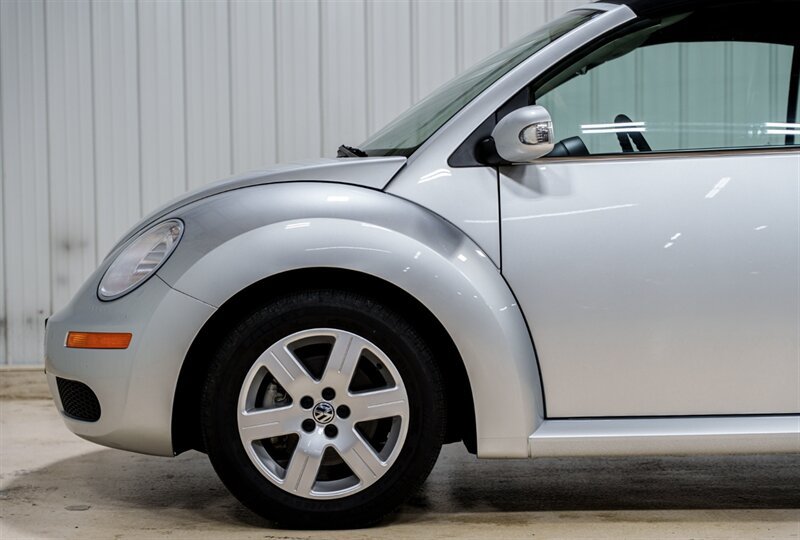 Used 2007 Volkswagen Beetle Convertible FWD image 3