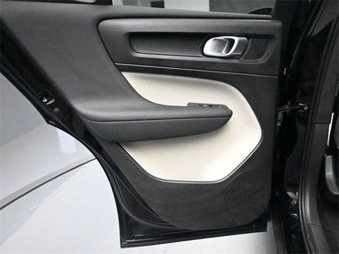 Used 2025 Volvo XC40 B5 Ultra image 24