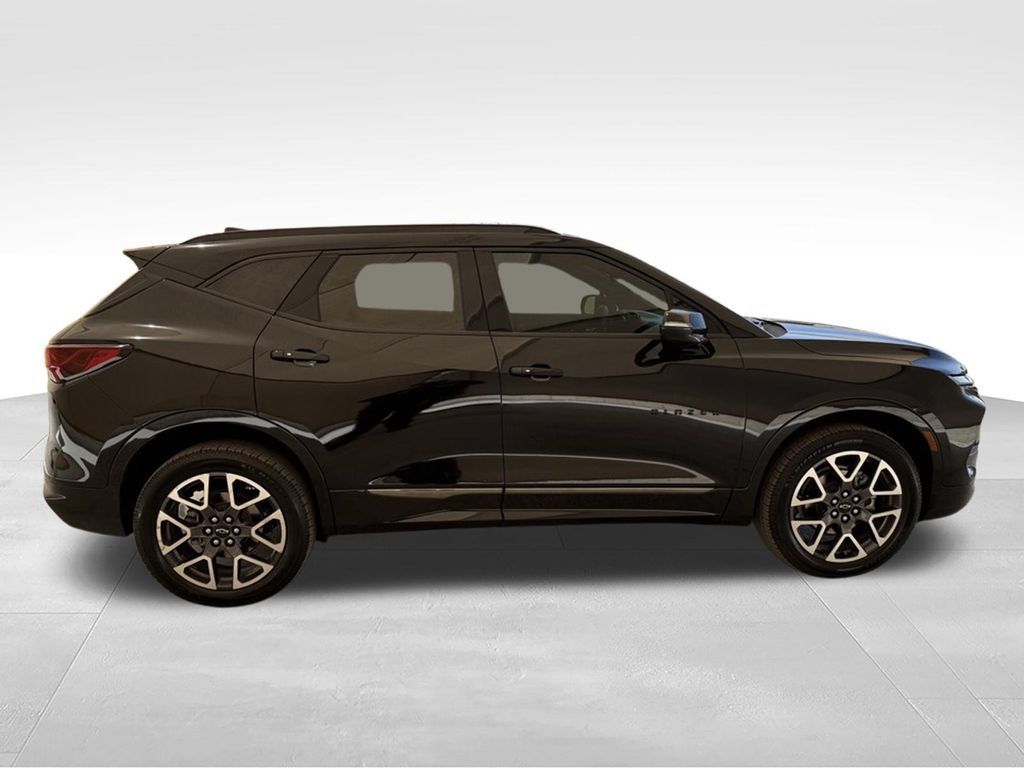 Used 2023 Chevrolet Blazer RS w/ Enhanced Convenience Package FWD image 7