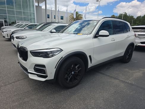 Certified 2023 BMW X5 xDrive40i w/ Parking Assistance Package AWD/4WD image 3