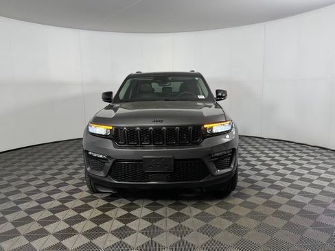 Used 2023 Jeep Grand Cherokee Limited w/ Black Appearance Package RWD image 11