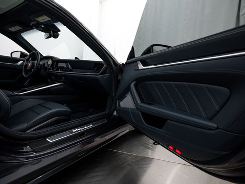 Used 2022 Porsche 911 Turbo S image 15