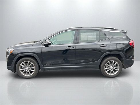 Used 2024 GMC Terrain SLT image 4
