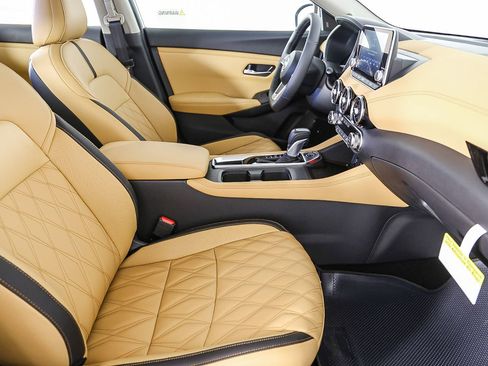 Used 2025 Nissan Sentra SV w/ SV Premium Package image 16