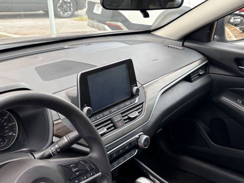 Used 2024 Nissan Altima 2.5 SV FWD image 35