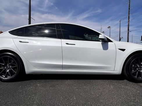 Used 2021 Tesla Model 3 Standard Range Plus image 9