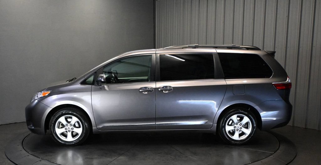 Used 2017 Toyota Sienna LE FWD image 8