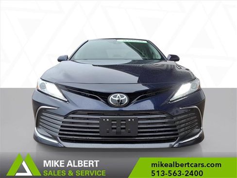 Used 2022 Toyota Camry XLE image 2