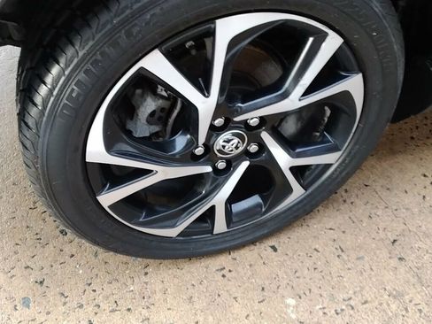 Used 2019 Toyota C-HR XLE image 27