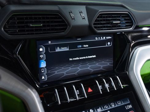 Used 2020 Lamborghini Urus image 22