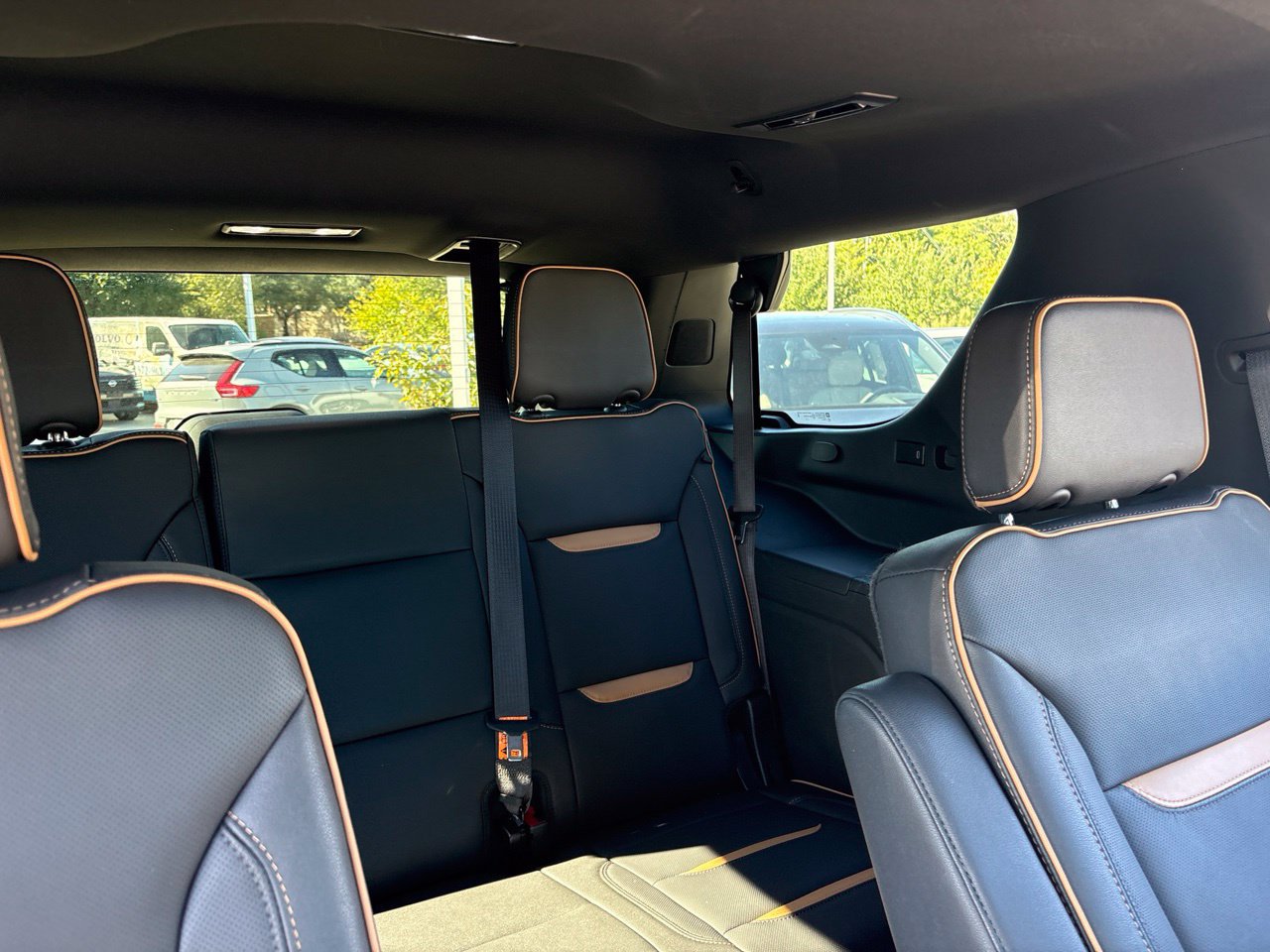 Used 2024 GMC Yukon AT4 w/ AT4 Premium Package AWD/4WD image 12