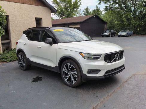 Used 2021 Volvo XC40 T5 R-Design AWD/4WD image 3
