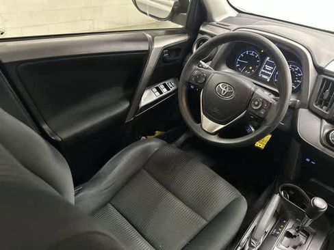 Used 2018 Toyota RAV4 LE FWD image 12