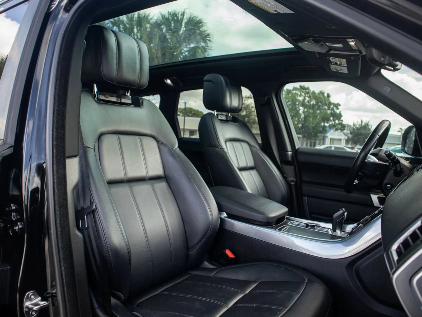 Used 2020 Land Rover Range Rover Sport SE AWD/4WD image 19