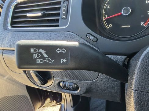 Used 2011 Volkswagen Jetta S FWD image 28