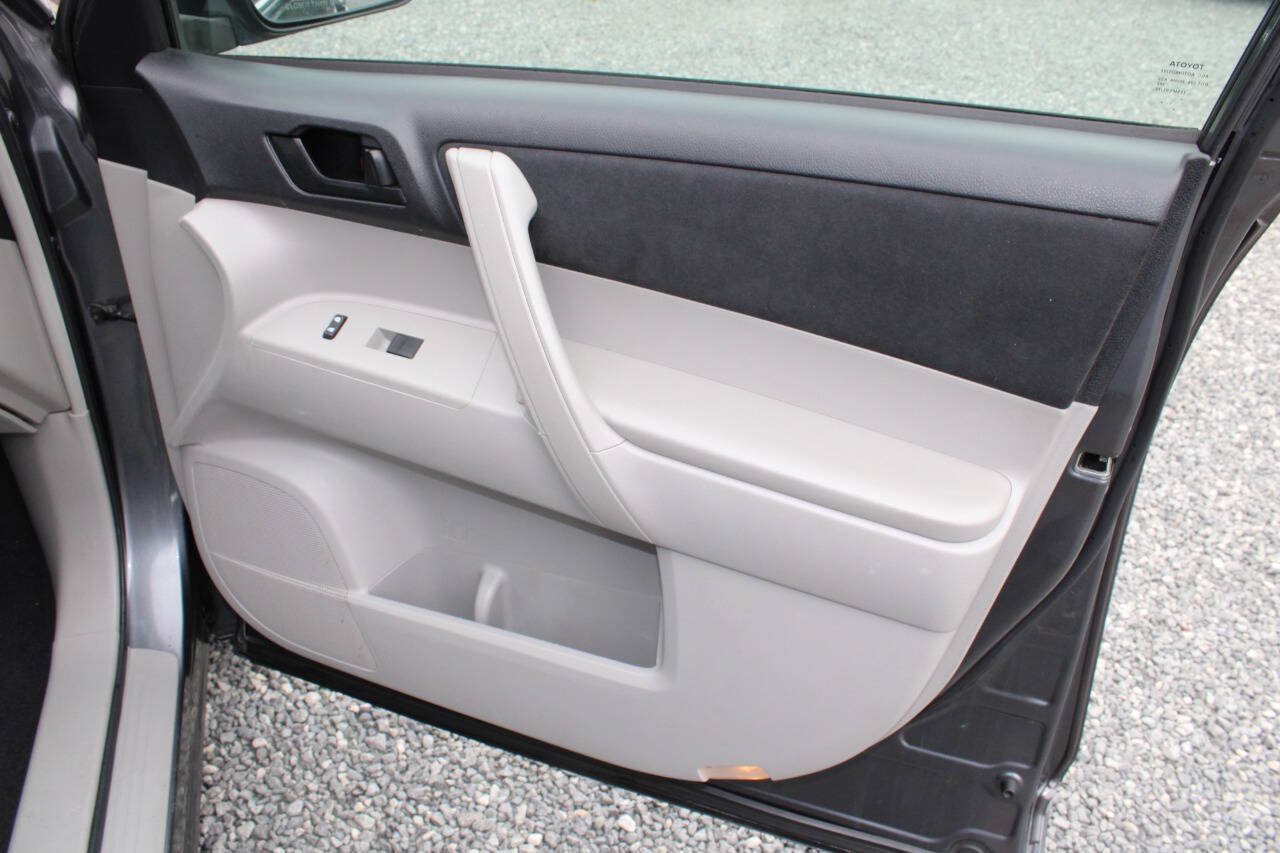 Used 2011 Toyota Highlander 4WD w/ Tow Pkg image 20