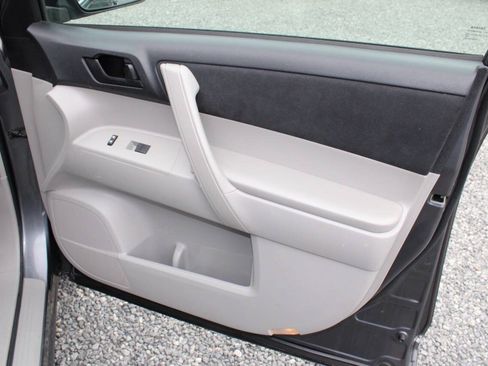 Used 2011 Toyota Highlander 4WD w/ Tow Pkg image 20