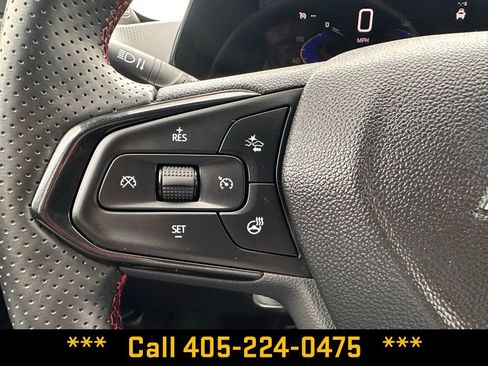 Used 2024 Chevrolet Trax RS w/ Sunroof Package image 23