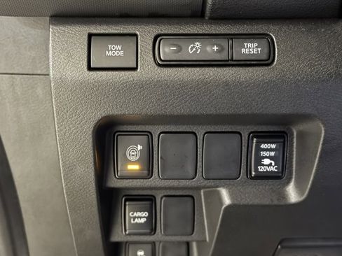 Used 2024 Nissan Frontier SL w/ Technology Package image 23