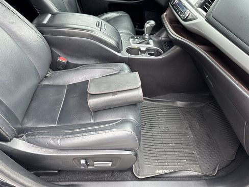 Used 2018 Toyota Highlander XLE AWD/4WD image 40