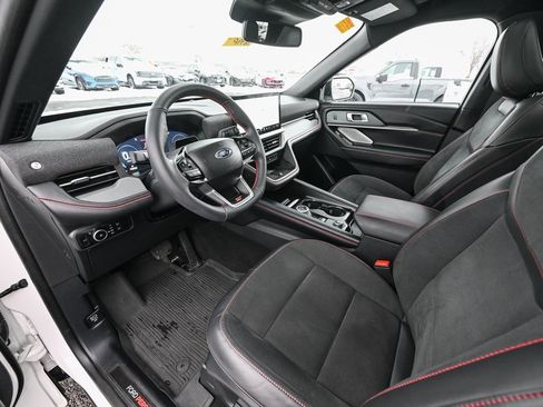 Used 2025 Ford Explorer ST image 19