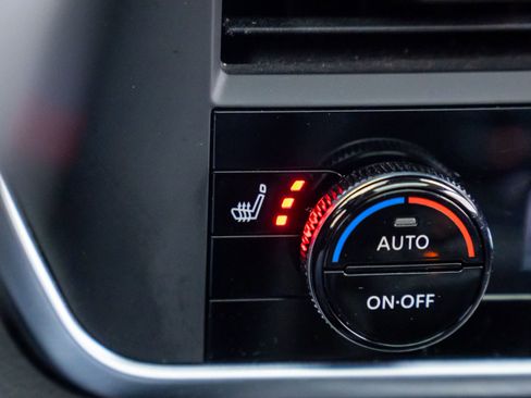 Used 2023 Nissan Rogue SV w/ SV Premium B Package image 27