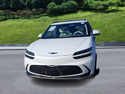 Used 2025 Genesis GV60 RWD image 3