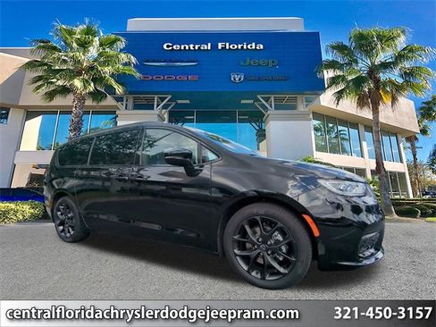 New 2026 Chrysler Pacifica Limited w/ S Appearance Package image 1