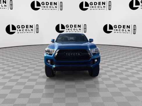 Used 2017 Toyota Tacoma TRD Off-Road AWD/4WD image 3