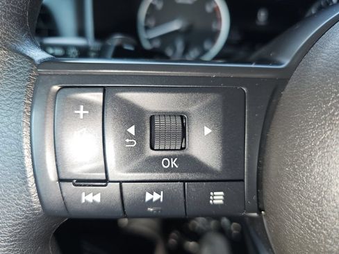 Used 2024 Nissan Rogue S AWD/4WD image 17