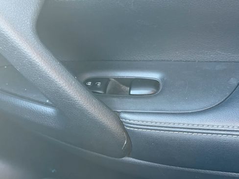 Used 2020 Nissan Rogue SV image 17