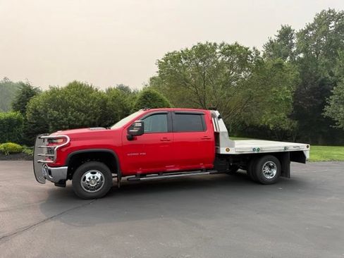 Used 2024 Chevrolet Silverado 3500 LT w/ Convenience Package AWD/4WD image 2