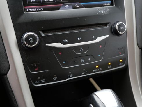 Used 2014 Ford Fusion SE w/ Equipment Group 202A FWD image 28