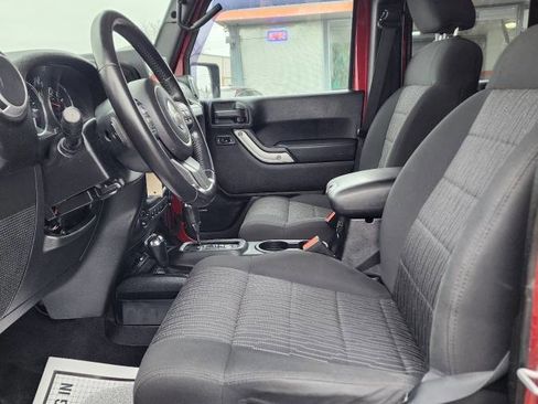 Used 2012 Jeep Wrangler Unlimited Sahara w/ Dual Top Group image 18