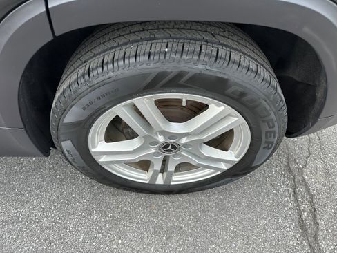 Used 2021 Mercedes-Benz GLB 250 4MATIC image 9