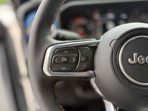 Used 2024 Jeep Wrangler Unlimited Sahara AWD/4WD image 21