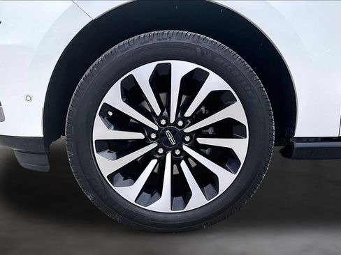 Used 2022 Lincoln Navigator Reserve AWD/4WD image 32