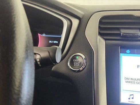 Used 2019 Ford Fusion SE FWD image 21