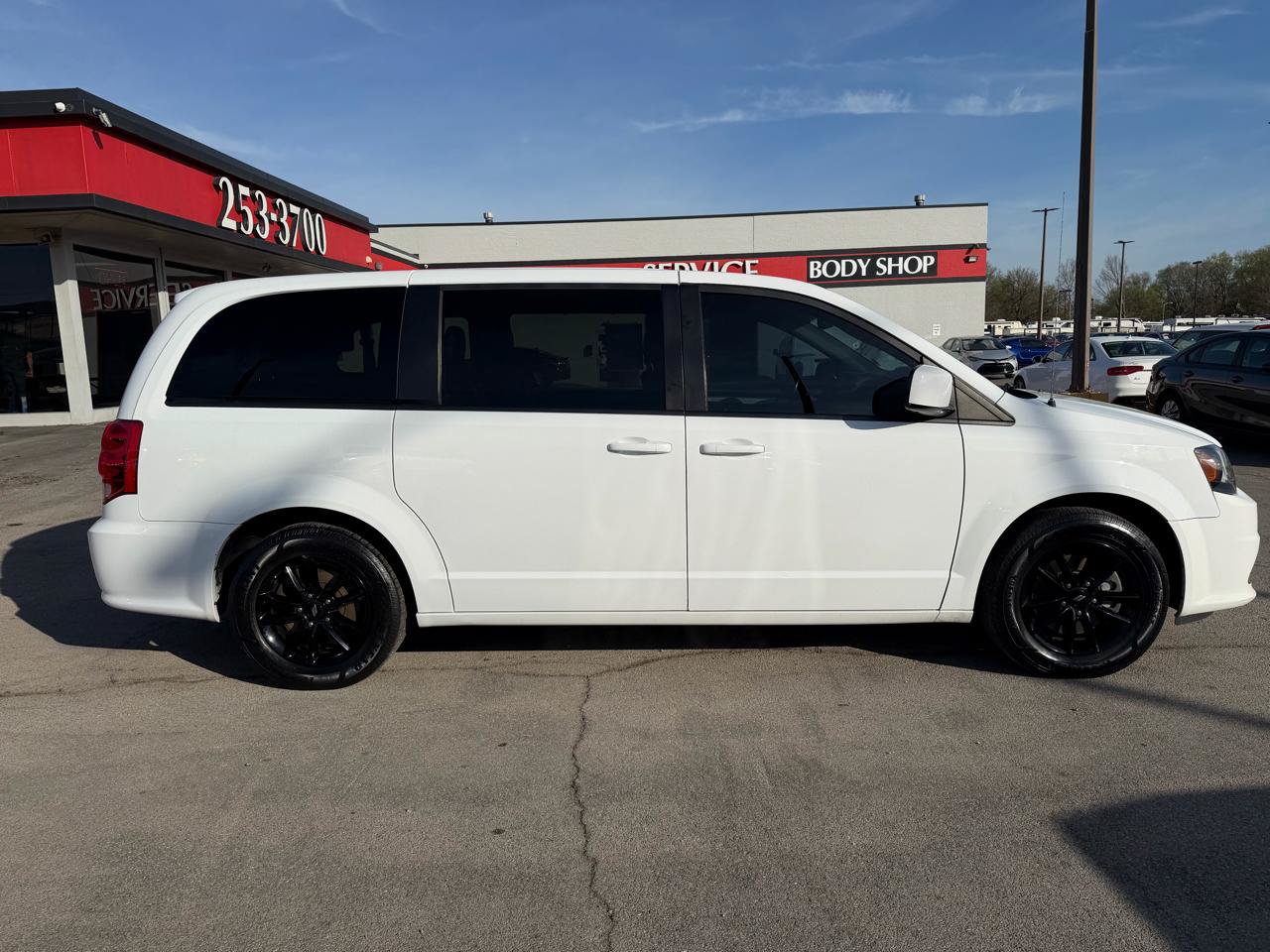 Used 2020 Dodge Grand Caravan GT FWD image 2