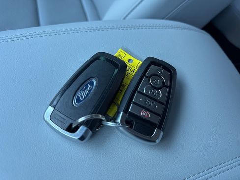 Used 2025 Ford Explorer Platinum w/ Ultimate Package image 38