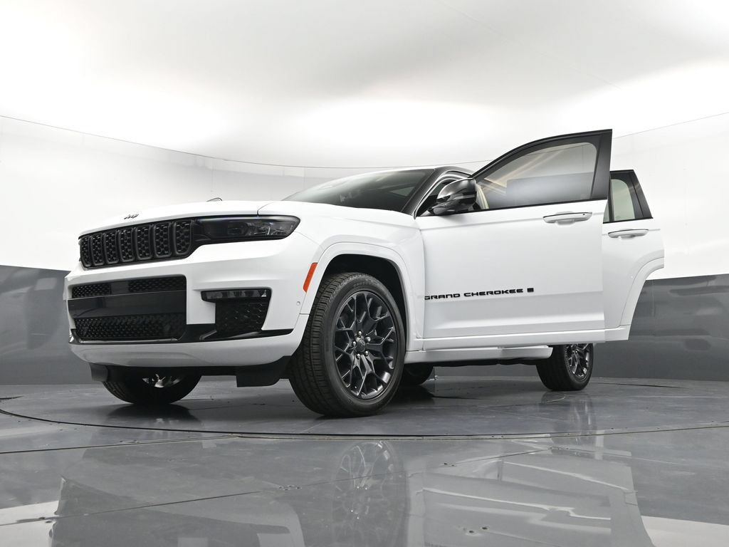 Used 2025 Jeep Grand Cherokee L Summit AWD/4WD image 44