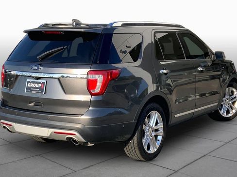 Used 2017 Ford Explorer Limited w/ Equipment Group 301A FWD image 11