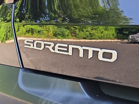 Used 2023 Kia Sorento LX FWD image 29