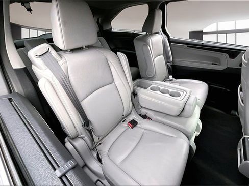 Used 2018 Honda Odyssey Touring image 22