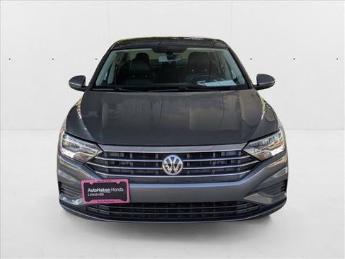 Used 2019 Volkswagen Jetta SE w/ Cold Weather Package image 2