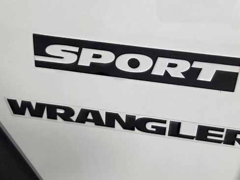 Used 2017 Jeep Wrangler Sport w/ Quick Order Package 24S AWD/4WD image 9